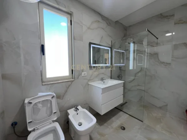 Durres, shitet apartament 2+1+Aneks+Ballkon Kati 9, 115 m² 160.000 € (Drejtoria e Policise Durres)