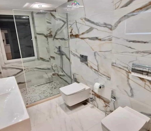 Tirane, jepet me qera zyre Kati 2, 120 m² 900 € (Rruga Mine Peza)