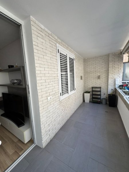 Tirane, jepet me qera apartament 2+1+Ballkon Kati 2, 100 m² 800 € 