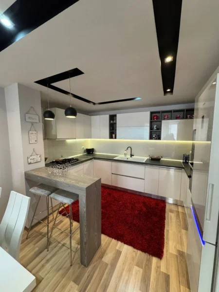 Tirane, jepet me qera apartament 2+1+Ballkon Kati 2, 100 m² 800 € 