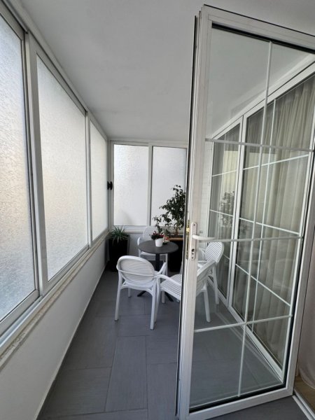 Tirane, jepet me qera apartament 2+1+Ballkon Kati 2, 100 m² 800 € 