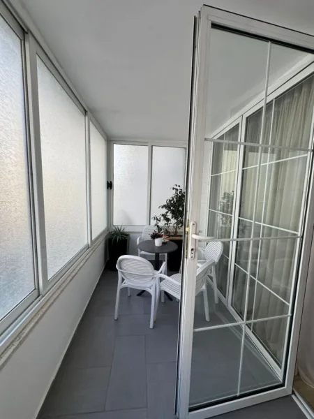 Tirane, jepet me qera apartament 2+1+Ballkon Kati 2, 100 m² 800 € 