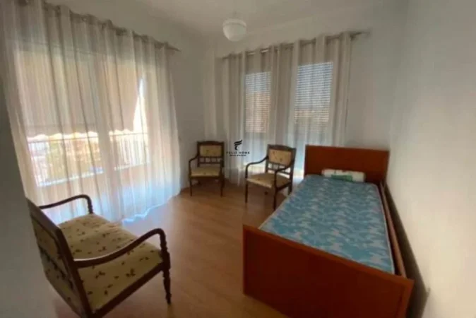 Tirane, jepet me qera apartament 3+1 Kati 5, 85 m² 650 € (5 MAJI)