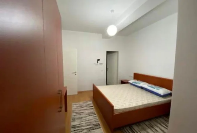 Tirane, jepet me qera apartament 3+1 Kati 5, 85 m² 650 € (5 MAJI)