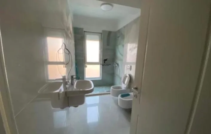 Tirane, jepet me qera apartament 3+1 Kati 5, 85 m² 650 € (5 MAJI)