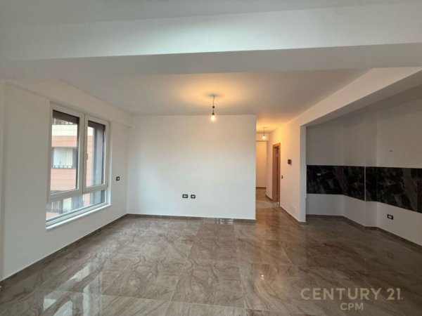 Tirane, jepet me qera zyre Kati 6, 93 m² 1.100 € (Myslym Shyri)