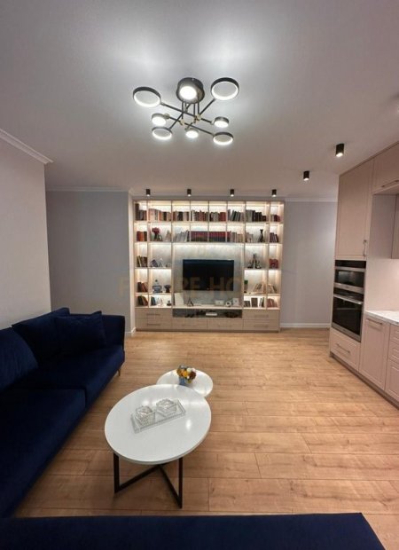 Tirane, jap me qera apartament 3+1+Ballkon Kati 5, 118 m² 1.100 € (Stacioni Trenit)