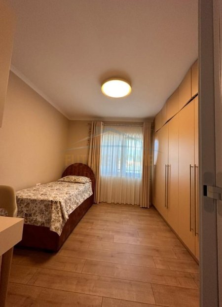 Tirane, jap me qera apartament 3+1+Ballkon Kati 5, 118 m² 1.100 € (Stacioni Trenit)