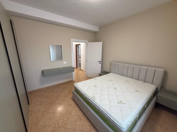 Tirane, jepet me qera apartament 1+1 Kati 5, 65 m² 550 € (Prokuroria)