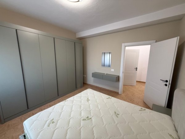 Tirane, jepet me qera apartament 1+1 Kati 5, 65 m² 550 € (Prokuroria)
