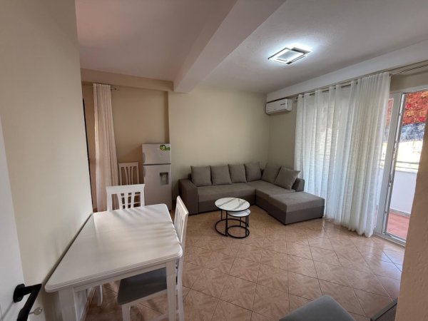 Tirane, jepet me qera apartament 1+1 Kati 5, 65 m² 550 € (Prokuroria)
