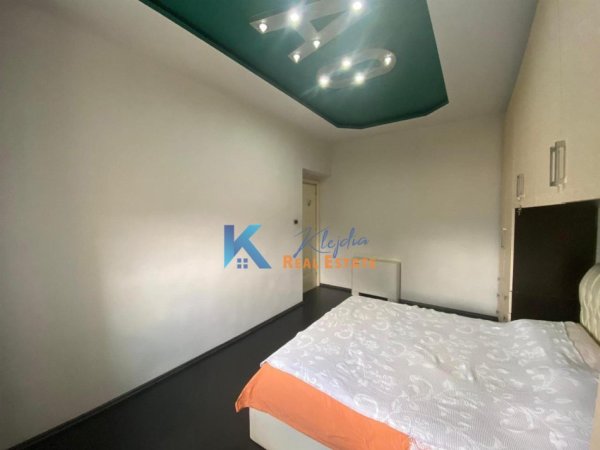 Tirane, shitet apartament 2+1+Ballkon Kati 4, 82 m² (Rruga e Durresit, afer hotel Colosseo)