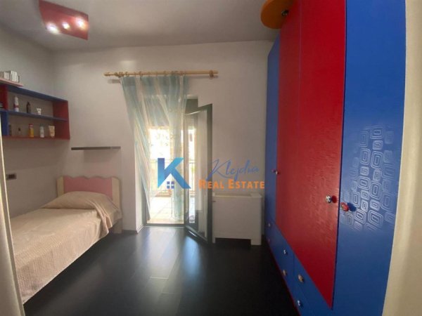 Tirane, shitet apartament 2+1+Ballkon Kati 4, 82 m² (Rruga e Durresit, afer hotel Colosseo)