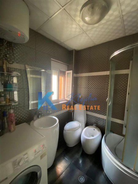 Tirane, shitet apartament 2+1+Ballkon Kati 4, 82 m² (Rruga e Durresit, afer hotel Colosseo)