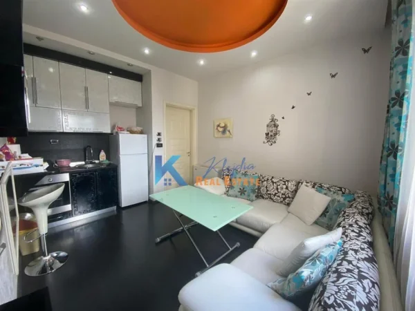 Tirane, shitet apartament 2+1+Ballkon Kati 4, 82 m² (Rruga e Durresit, afer hotel Colosseo)