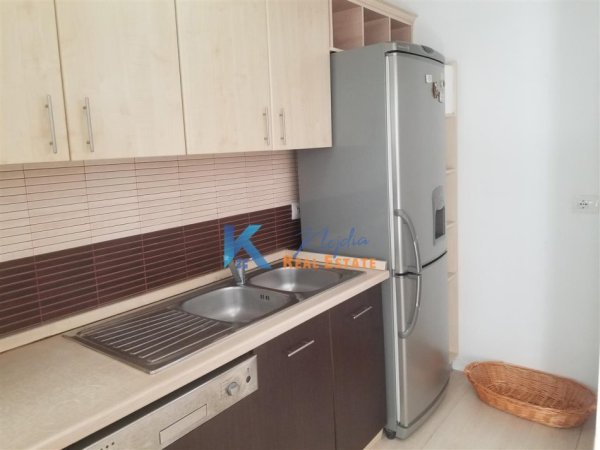 Tirane, jap me qera apartament 2+1+Ballkon Kati 3, 112 m² 800 € (Pallatet Agimi)