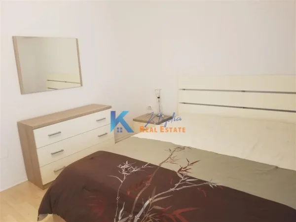 Tirane, jap me qera apartament 2+1+Ballkon Kati 3, 112 m² 800 € (Pallatet Agimi)