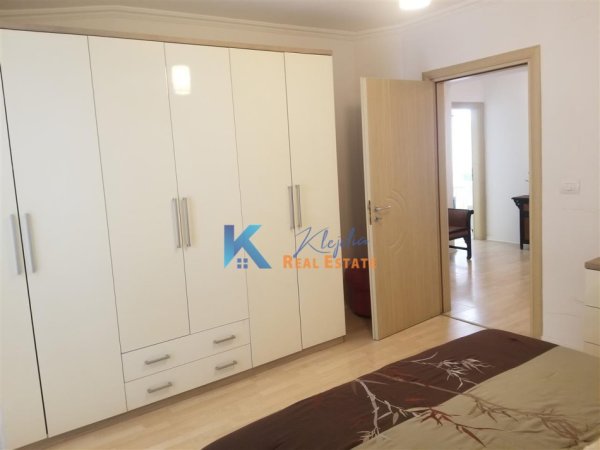 Tirane, jap me qera apartament 2+1+Ballkon Kati 3, 112 m² 800 € (Pallatet Agimi)