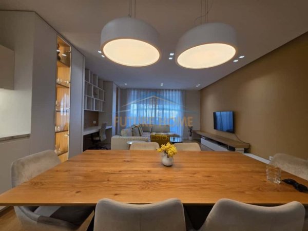 JEPET ME QERA APARTAMENT 3+1 NE QENDER, BULEVARDI ZOGU I-RE