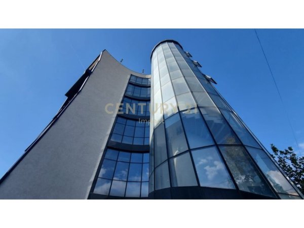 Tirane, jepet me qera ambjent biznesi , 2.200 m² 10.000 € 