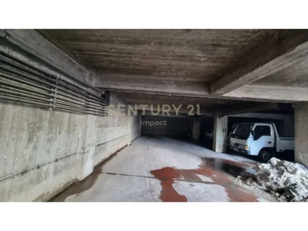 Tirane, jepet me qera ambjent biznesi , 2.200 m² 10.000 € 