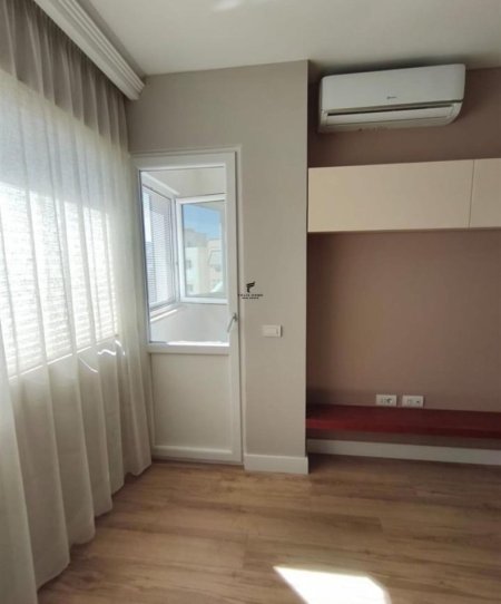 Tirane, jepet me qera 2+1 Kati 7, 80 m² 800 € (KOMPLEKSI DELIJORGJI)