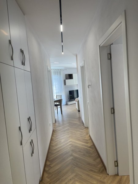 Tirane, jepet me qera apartament 2+1+Ballkon Kati 4, 105 m² 1.000 € 