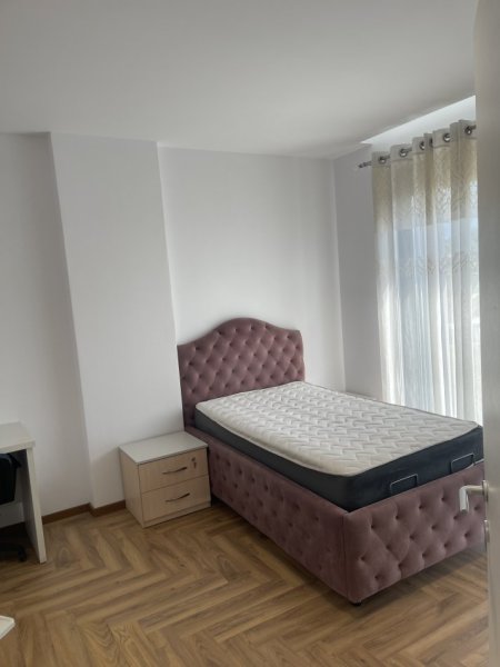 Tirane, jepet me qera apartament 2+1+Ballkon Kati 4, 105 m² 1.000 € 