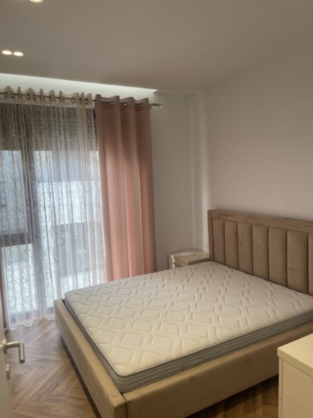 Tirane, jepet me qera apartament 2+1+Ballkon Kati 4, 105 m² 1.000 € 