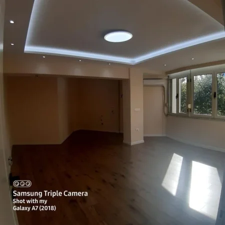 Tirane, jepet me qera zyre Kati 2, 90 m² 900 € (QENDER)