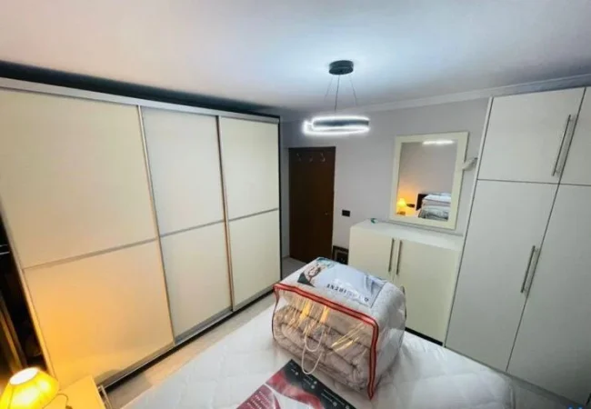 Tirane, jepet me qera 2+1 , 800 €