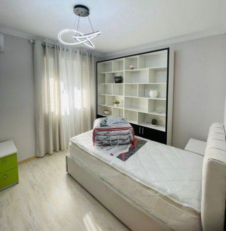 Tirane, jepet me qera 2+1 , 800 €