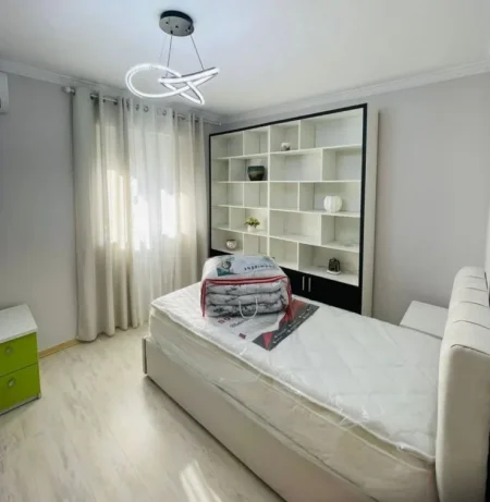 Tirane, jepet me qera 2+1 , 800 €