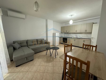 Tirane, jap me qera apartament 2+1 Kati 2, 90 m² 550 € 