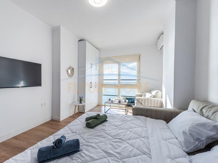 Durres, jepet me qera garsonier 1+1 Kati 7, 400 € 