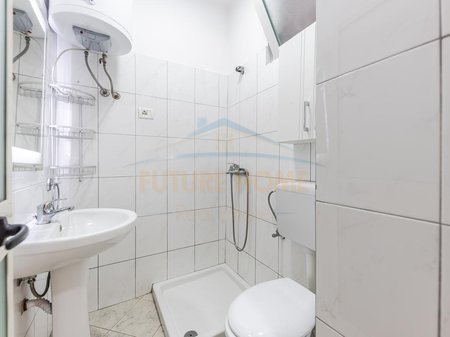 Durres, jepet me qera garsonier 1+1 Kati 7, 400 € 