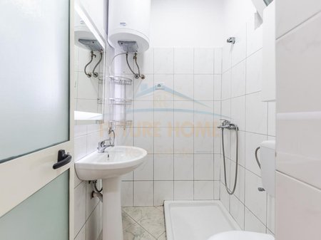 Durres, jepet me qera garsonier 1+1 Kati 7, 400 € 