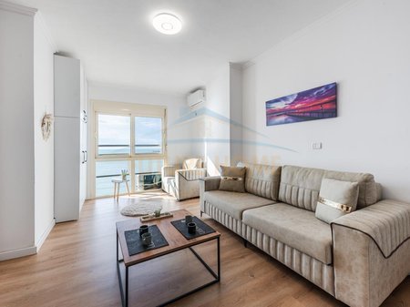 Durres, jepet me qera garsonier 1+1 Kati 7, 400 € 