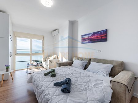 Durres, jepet me qera garsonier 1+1 Kati 7, 400 € 