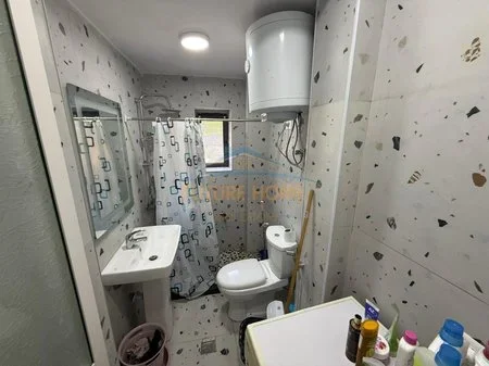 Tirane, jepet me qera apartament 1+1 Kati 1, 55 m² 450 € 