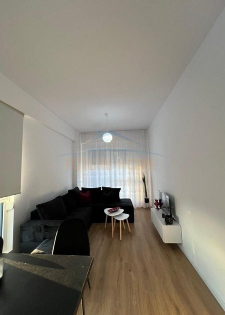 Tirane, jepet me qera apartament 1+1 Kati 3, 65 m² 420 € (Fresku)