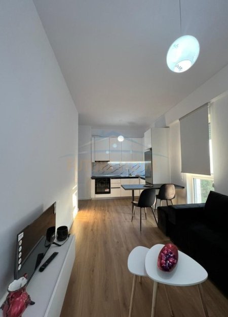 Tirane, jepet me qera apartament 1+1 Kati 3, 65 m² 420 € (Fresku)