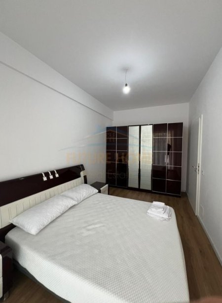 Tirane, jepet me qera apartament 1+1 Kati 3, 65 m² 420 € (Fresku)