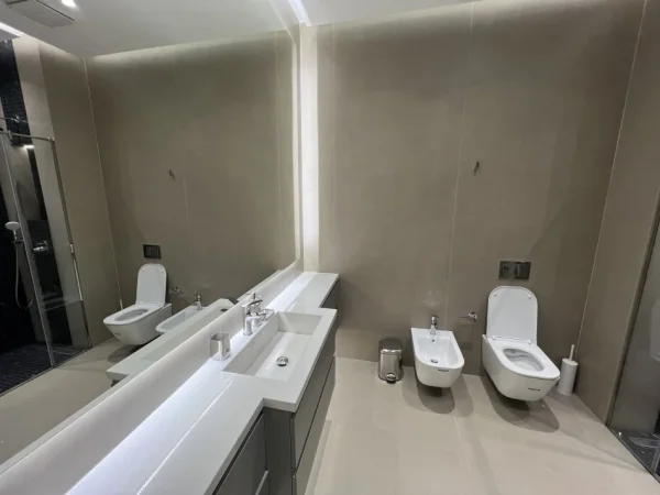 Tirane, jap me qera apartament 1+1+Ballkon Kati 8, 75 m² 850 € (Kompleksi Square 21)