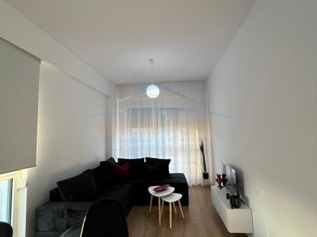 Tirane, shitet apartament 1+1 Kati 3, 65 m² 