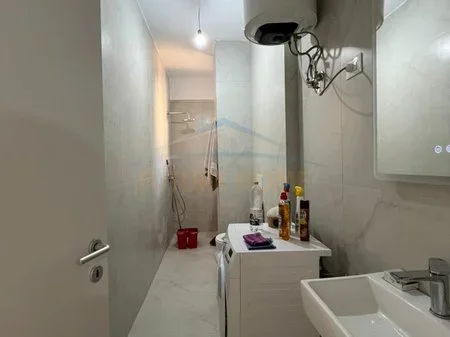 Tirane, shitet apartament 1+1 Kati 3, 65 m² 