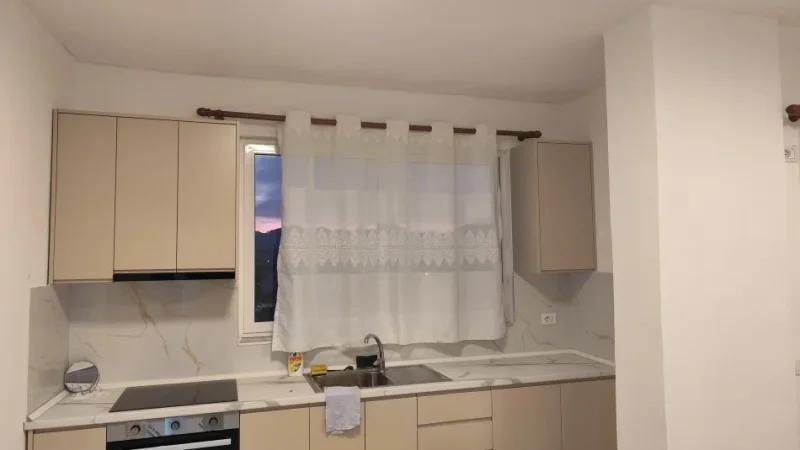 Tirane, jap me qera apartament 2+1+Ballkon Kati 4, 84 m² 450 € 