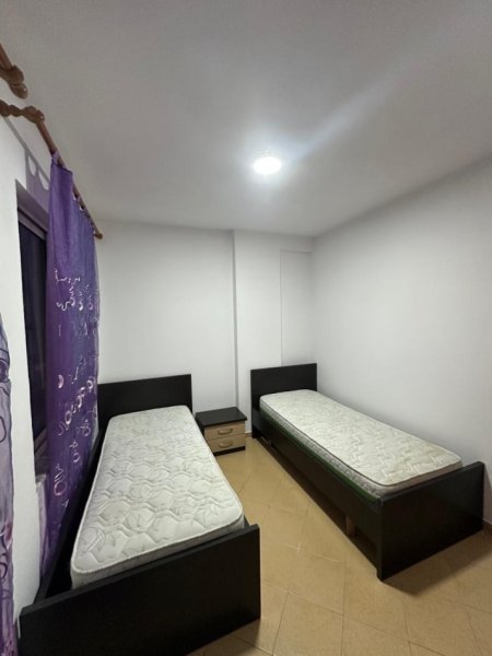Tirane, jepet me qera apartament 2+1 Kati 5, 450 € (Bulevardi Migjeni)