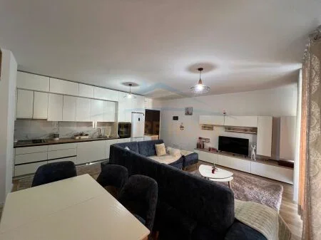 Tirane, jepet me qera apartament 1+1 Kati 3, 62 m² 400 € 