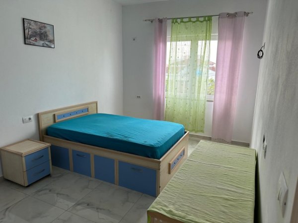 Jepet Hyrje me Qera 2+1 E Mobiluar ne Paskuqan, Kati 2, 85 m² 350 €URO